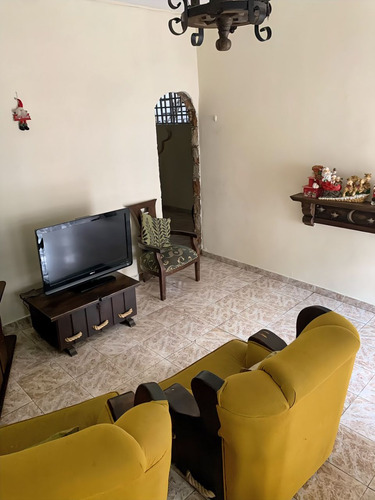 Xv, Casa En Venta A Pie De Calle De Tres Niveles Ubicada: Barrio Alianza Detrás Del Cdi De La Rotaria.