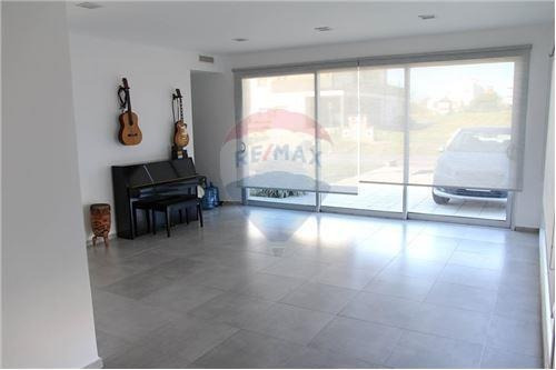 Casa En Venta En Lomas De City Bell