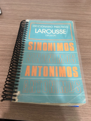 Diccionario Práctico Larousse / Sinónimos - Antónimos