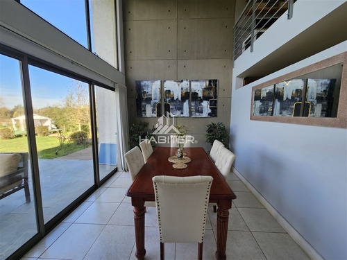 Casa En Venta De 4 Dorm. En Talca