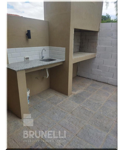 Hermosa Casa A Estrenar De 2 Dormitorios, Ubicada En Zona Residencial A Metros De La Rambla Costanera