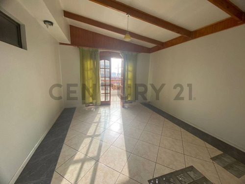 ¡amplia Casa En Arriendo 6d + 3b + Jardín + Quincho En ...