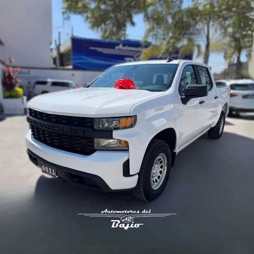 Chevrolet Silverado wt doble cabina 4.3