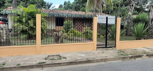 C-2380 En Venta Casa En La Esperanza Tocuyito Con Galpon