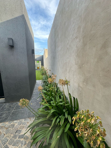 Casa Amplia Nueva Y Luminosa En Duggan