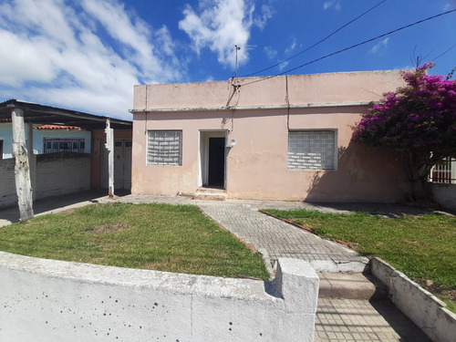 Casas En Alquiler En Ombú Esq. Martinez Nieto Barrio Flor De Maroñas $25000