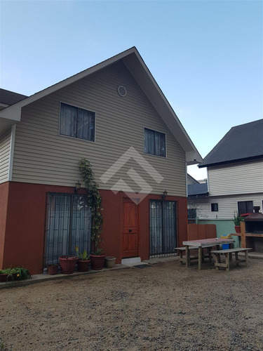Casa En Venta De 8 Dorm. En Algarrobo