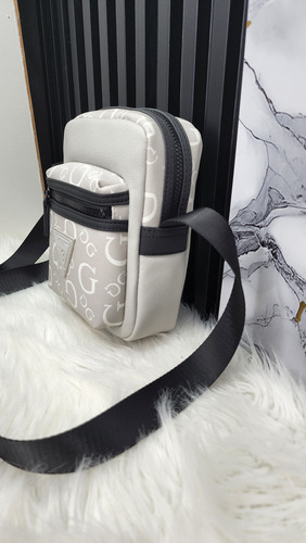 Crossbody Guess Co882792 Nueva 100 % Original Con Etiqueta Gris Estampado Níquel Negro