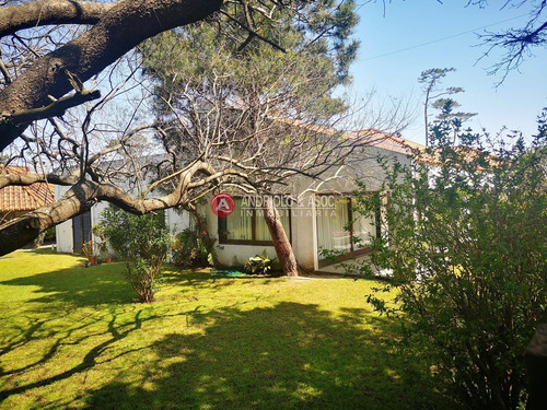 Casa En Punta Del Este, Playa Mansa, Cerca Del Mar, Venta, Alquiler Anual, Y Temporada- Ref: 6622