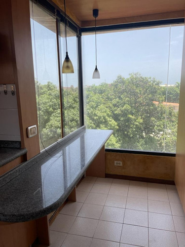 Imagen 4 de 7 de Exclusivo Y Amplio Apartamento En Av. Bolívar De Lechería
