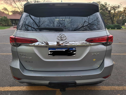 Imagen 5 de 17 de Toyota Sw4 2.8 Srx 177cv 4x4 7as At 2017
