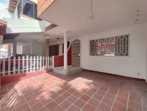 Casa En Arriendo En Avenida Libertadores. Cod A27264