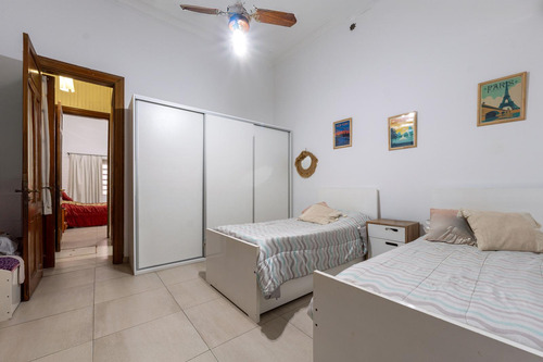 Venta - Casa De 3 Dormitorios, Patio Con Parrillero Y Terraza. Echesortu, Rosario.