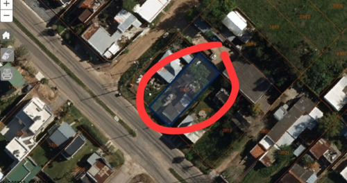 Casa Precaria Con Amplio Terreno De 372 M2. En Calle Ancha