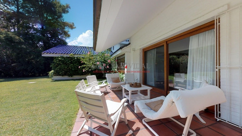 Barrio Golf Venta De Casa 4 Dormitorios- Ref: 2580