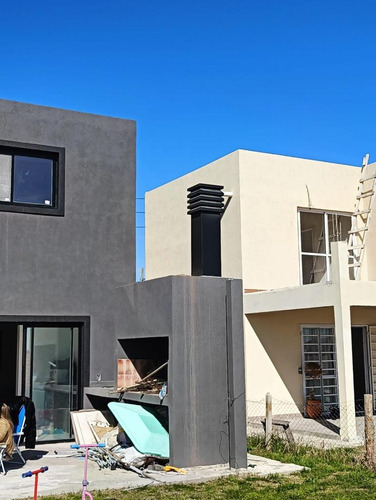 Casa En Venta - 3 Dormitorios 2 Baños - 380mts2 - San Vicente