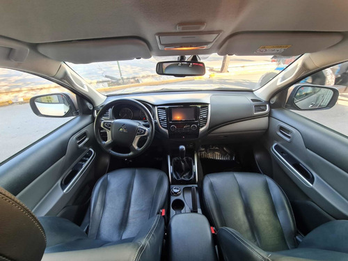 Imagen 8 de 11 de Mitsubishi L200 2018 2.4 Di-d High Power 181cv Cuero