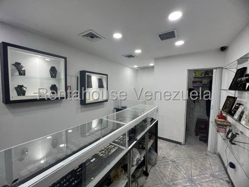 Local En Venta En C.c. Galerias Plaza En Maracay Zp