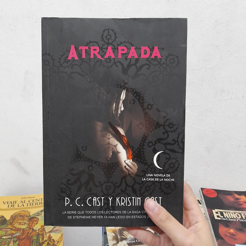 Atrapada. Cast, Cast. Trakatra (Usado)