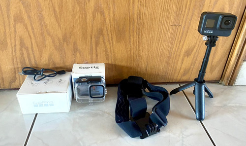 Cámara Gopro Hero Black 8 Wifi Con 11 Accesorios (Usado)