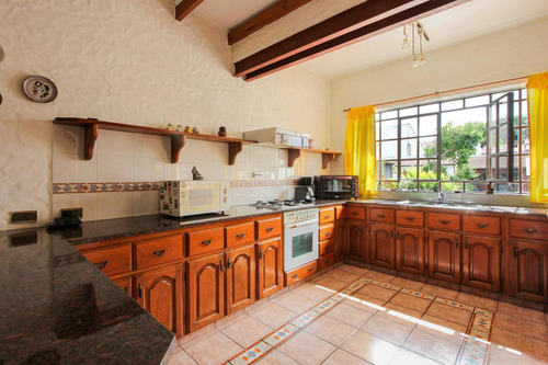 Venta De Casa 5 Ambientes Con Piscina En Haedo Sur