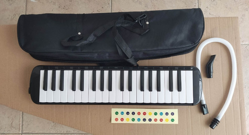 Melodica Negra De 37 Notas Con Forro En Lona