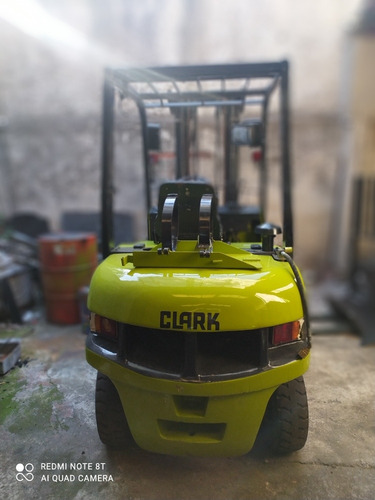 Autoelevador Clark