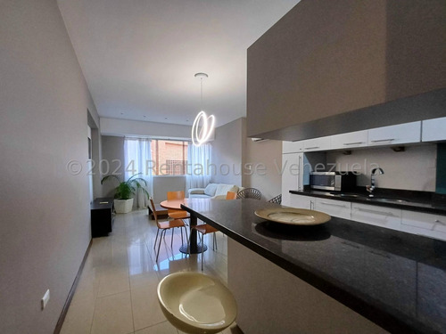 Apartamento En Alquiler En Campo Alegre Caracas. Vr 24-28866