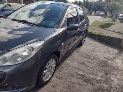 Imagem 4 de 15 de Peugeot 207 Passion 2011 1.4 Xr Flex 4p