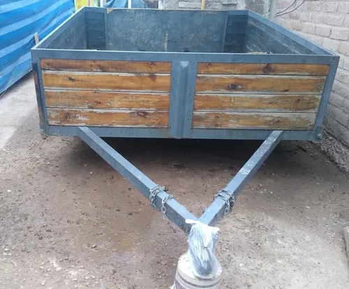 Carro De Remolque, Chasis De Metal Y Estructura De Madera