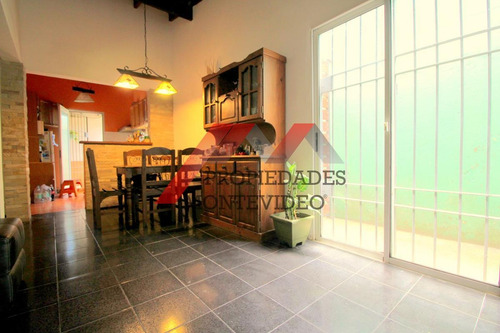 Casa En Venta - 3 Dormitorios - 2 Baños- Barbacoa Y Piscina - Aires Puros