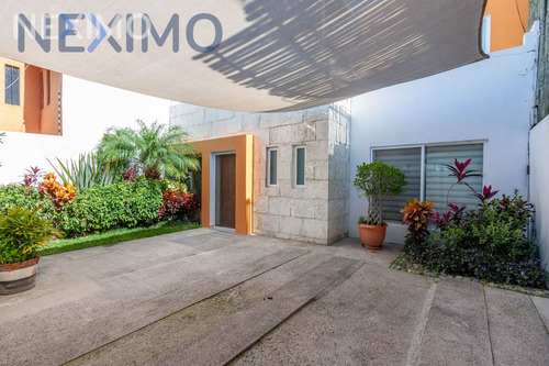 Imagen 2 de 30 de Casa En Venta En Colonia Volcanes En Cuernavaca, Morelos.