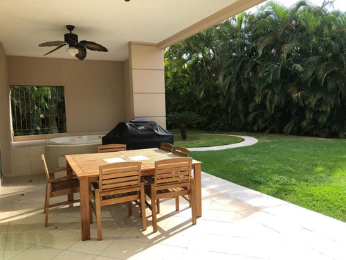 Imagen 2 de 12 de Gran Departamento En Renta Ubicado En Porto Fino, Marina Vallarta