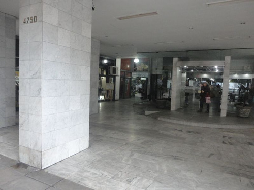 Local, Excelente Ubicación En El Centro De Caseros