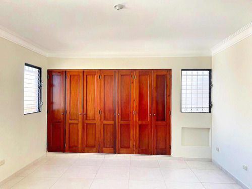 Apartamento Clásico Tipo Penthouse En Gazcue
