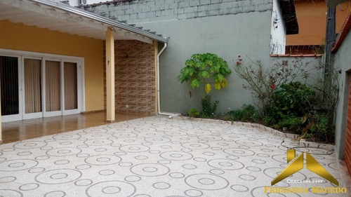 Oportunidade - A Sua Casa No Centro De Itanhaém Com O Melhor Preço - São Três Quartos, Suíte E Um Terreno Grande Para Construção De Piscina - Ca00033 - 34123185