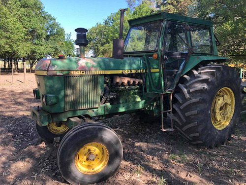 John Deere 3140