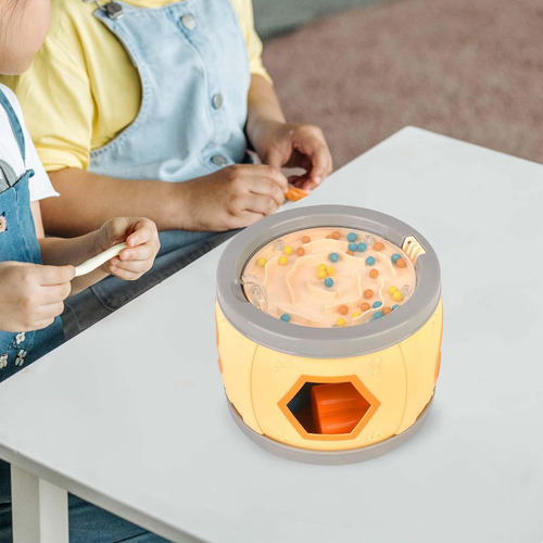 El Tambor De Juguete Para Niños Atrae La Atención Suena La