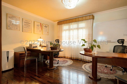 Exclusiva Casa En Venta Ubicada En Los Naranjos Del Cafetal 25-17320