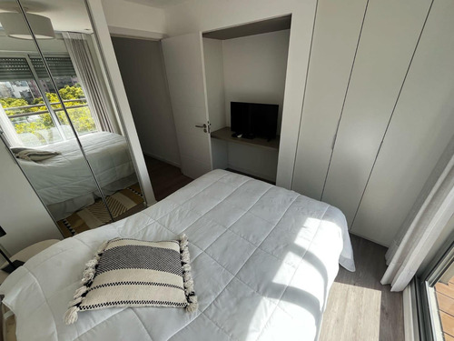 Lujoso Penthouse Ubicado En El Centro De Montevideo, !!!