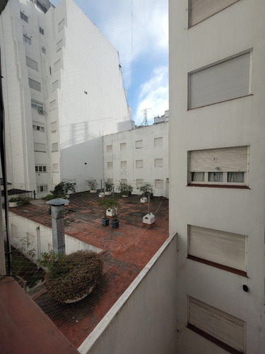 Imagen 2 de 10 de 2 Ambientes Al Lateral