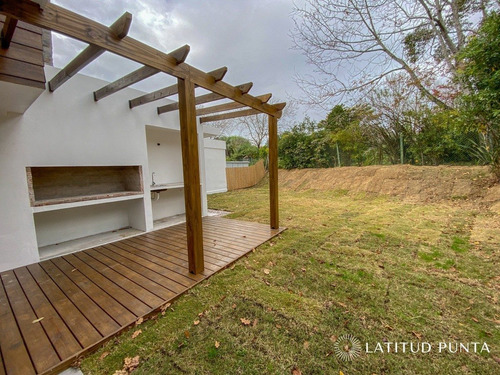 Casa En Pinares- Ref: 1425