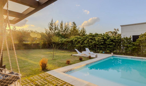 Espectacular Casa Estilo Moderno En Venta 5 Ambientes El Canton Maswichtz