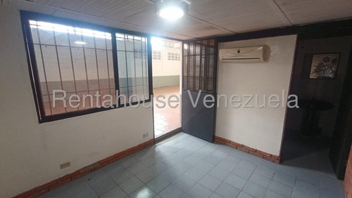 Gisselle Lobo Tiene Moderno Galpon En El Oeste De Barquisimeto Con 140 Metros Cuadrados Excelente Ubicacion Zona Comercial Activa Cuenta Con Oficina Baños Deposito Ideal Para Tu Negocio 2 5 1 0 6 4 2