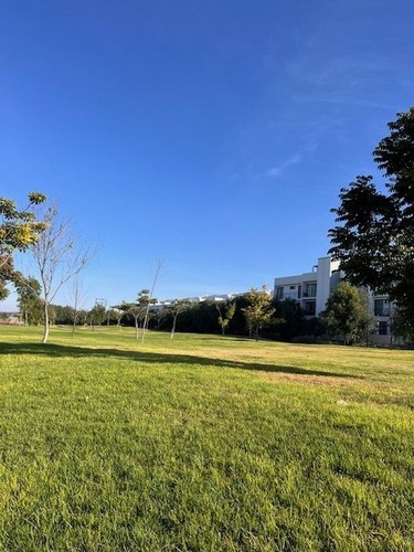 Residencia De Autor En El Condado, Esquina, Cochera Para 4 Autos Techados