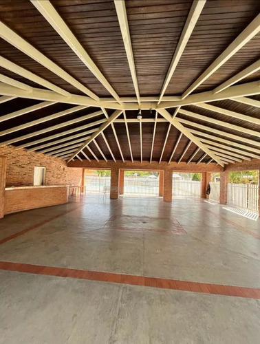 Tree002 Elegante Town House En Laguna Club De 180m2