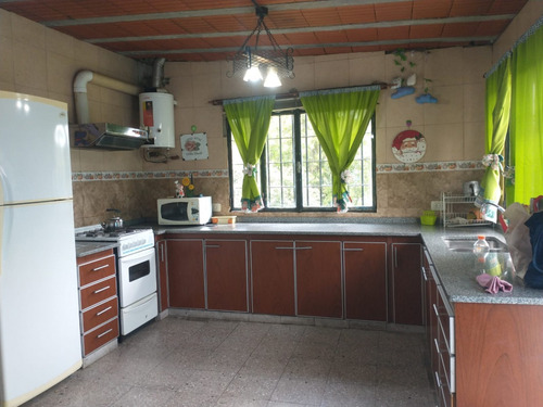 Gran Terreno Con Casa 3 Amb Y Pileta, Ubicado En Juan Bautista Alberdi Y Bouchard , San Vicente