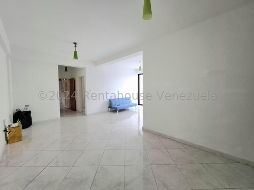 Apartamento En Venta San Jacinto Maracay 24-28825 Yb