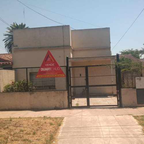 2 Propiedades Sobre Amplio Lote En Pleno Centro De Calzada