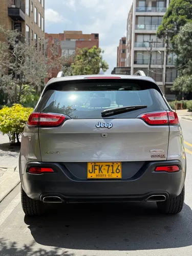 Jeep Cherokee 3.2 Longitude Plus